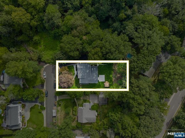 914 Hammond Road, Ridgewood, NJ 07450