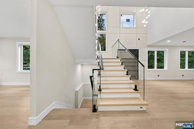 914 Hammond Road, Ridgewood, NJ 07450