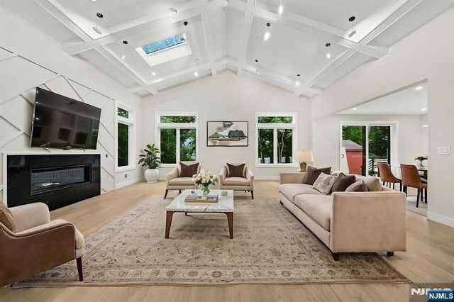 914 Hammond Road, Ridgewood, NJ 07450