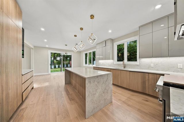 914 Hammond Road, Ridgewood, NJ 07450