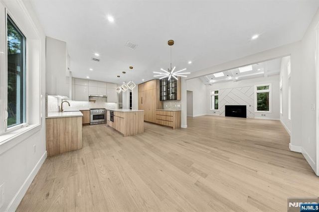 914 Hammond Road, Ridgewood, NJ 07450