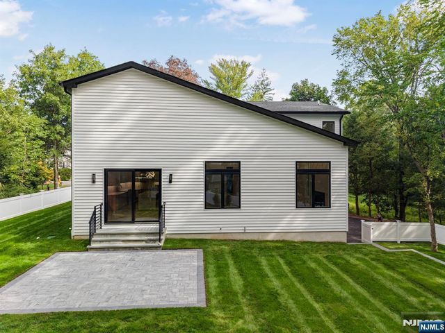 914 Hammond Road, Ridgewood, NJ 07450