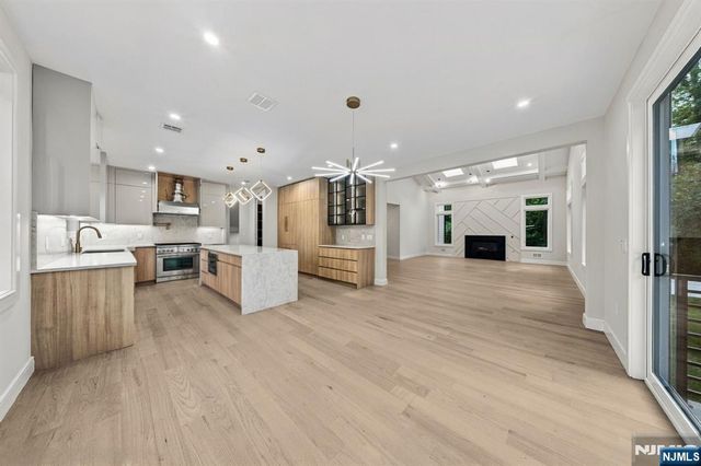 914 Hammond Road, Ridgewood, NJ 07450