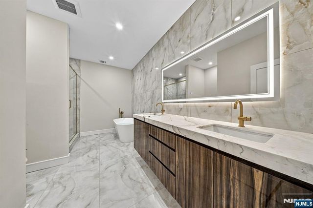 914 Hammond Road, Ridgewood, NJ 07450