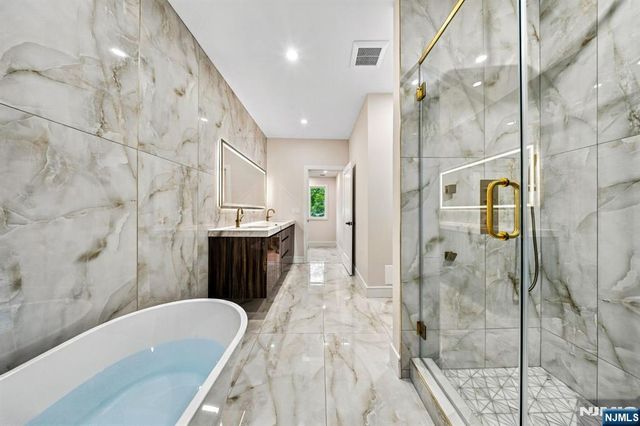 914 Hammond Road, Ridgewood, NJ 07450