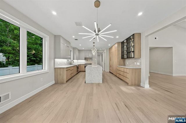 914 Hammond Road, Ridgewood, NJ 07450