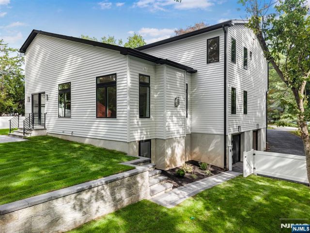 914 Hammond Road, Ridgewood, NJ 07450