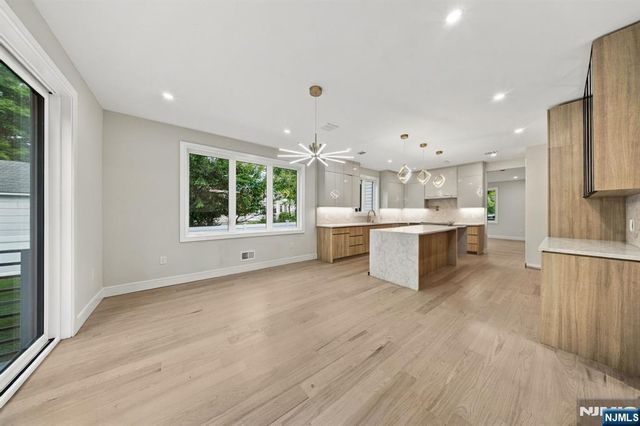914 Hammond Road, Ridgewood, NJ 07450