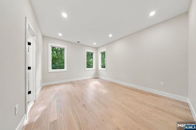 914 Hammond Road, Ridgewood, NJ 07450