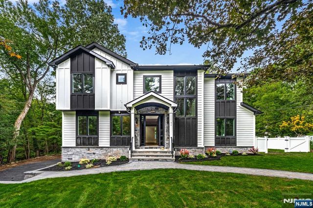 914 Hammond Road, Ridgewood, NJ 07450
