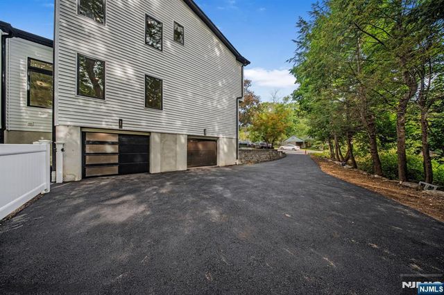 914 Hammond Road, Ridgewood, NJ 07450