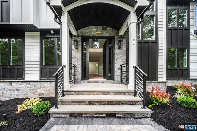 914 Hammond Road, Ridgewood, NJ 07450