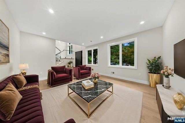 914 Hammond Road, Ridgewood, NJ 07450