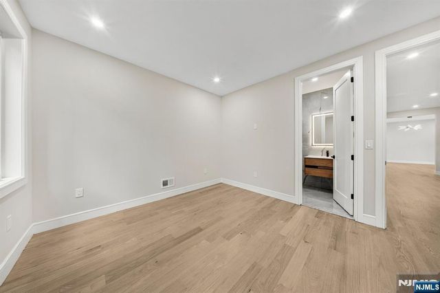 914 Hammond Road, Ridgewood, NJ 07450