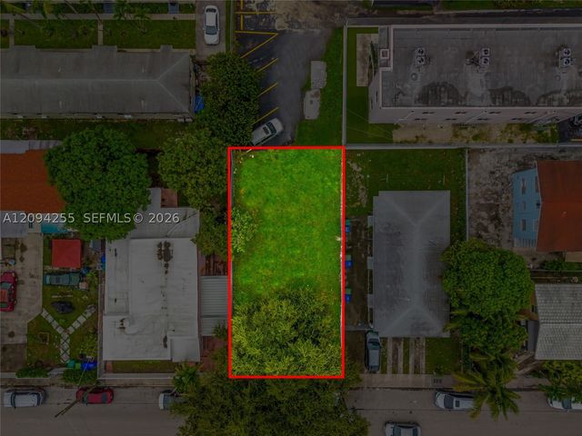 1827 SW 3rd St, Miami, FL 33135