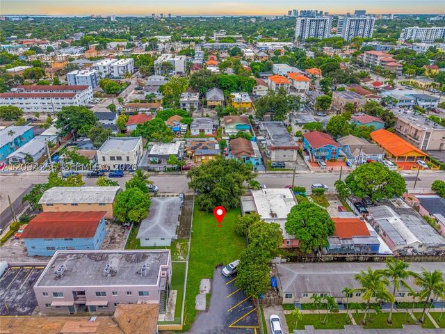 1827 SW 3rd St, Miami, FL 33135