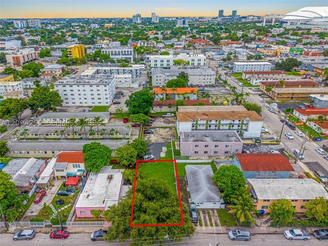 1827 SW 3rd St, Miami, FL 33135