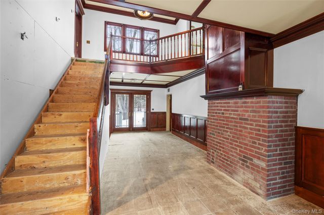 161 Seaman Neck Road, Dix Hills, NY 11746