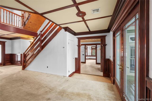 161 Seaman Neck Road, Dix Hills, NY 11746