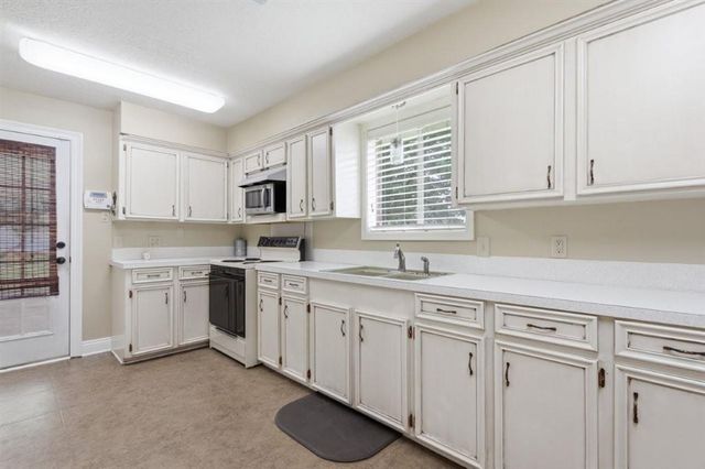 905 Mathilda Drive, Sulphur, LA 70663