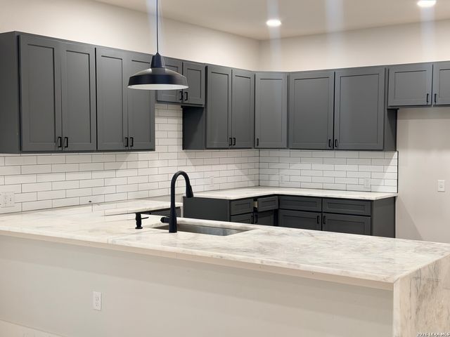 6526 WOODSTOCK DR, San Antonio, TX 78223