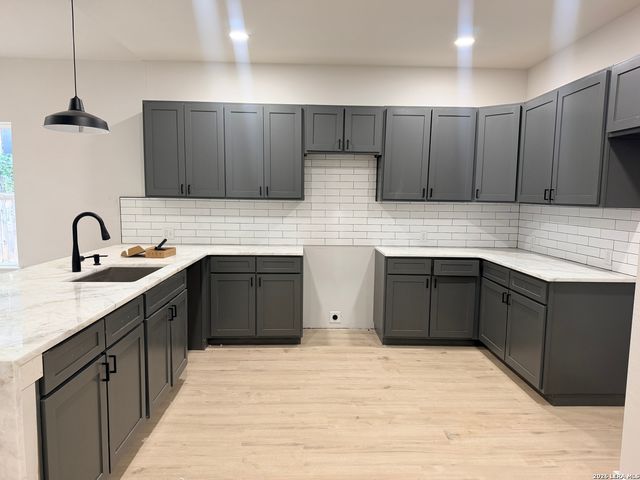 6526 WOODSTOCK DR, San Antonio, TX 78223