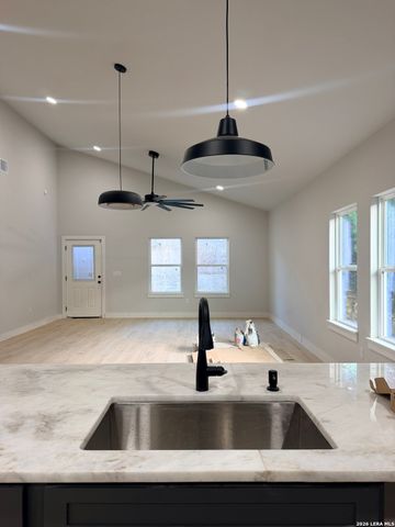 6526 WOODSTOCK DR, San Antonio, TX 78223