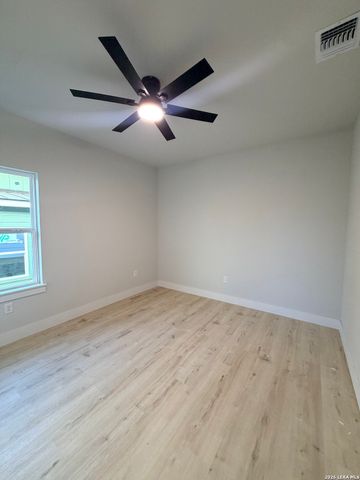 6526 WOODSTOCK DR, San Antonio, TX 78223