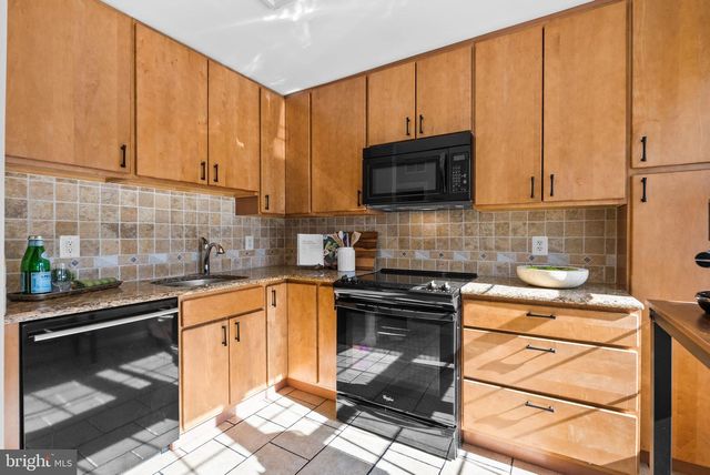 818 WOLFE ST, Alexandria, VA 22314