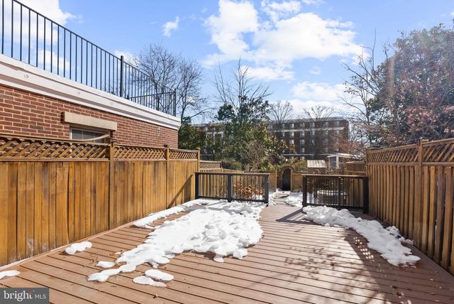 818 WOLFE ST, Alexandria, VA 22314