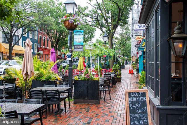 818 WOLFE ST, Alexandria, VA 22314