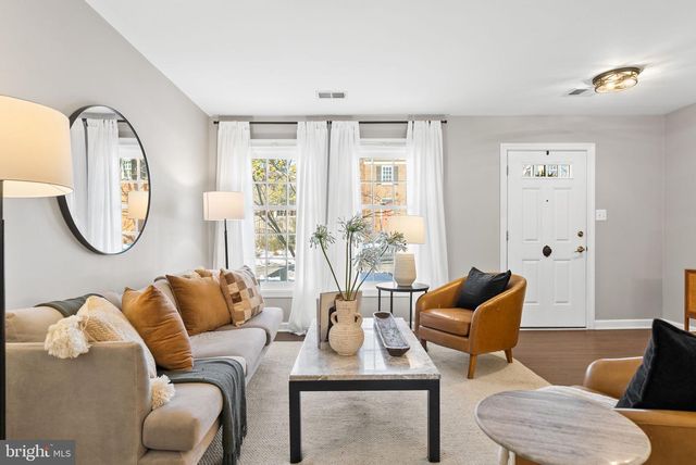 818 WOLFE ST, Alexandria, VA 22314