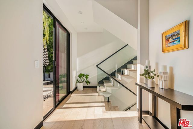 2260 Alcyona Drive, Los Angeles, CA 90068