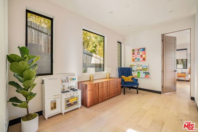2260 Alcyona Drive, Los Angeles, CA 90068