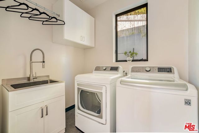 2260 Alcyona Drive, Los Angeles, CA 90068