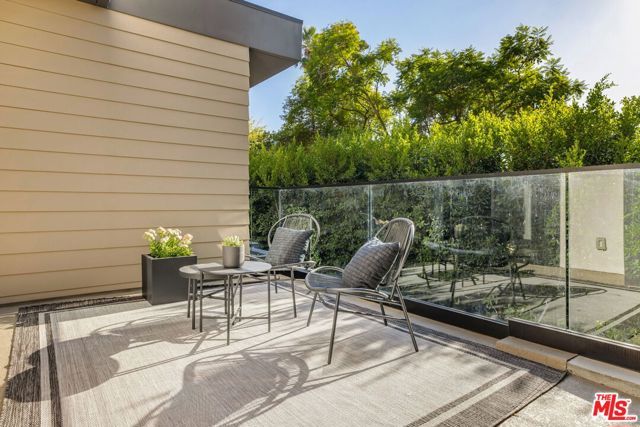 2260 Alcyona Drive, Los Angeles, CA 90068
