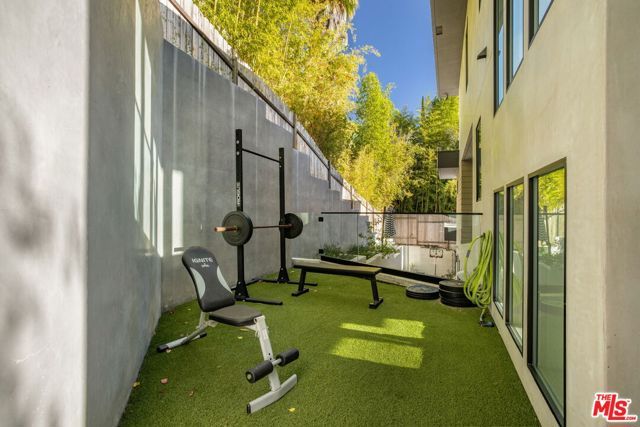 2260 Alcyona Drive, Los Angeles, CA 90068