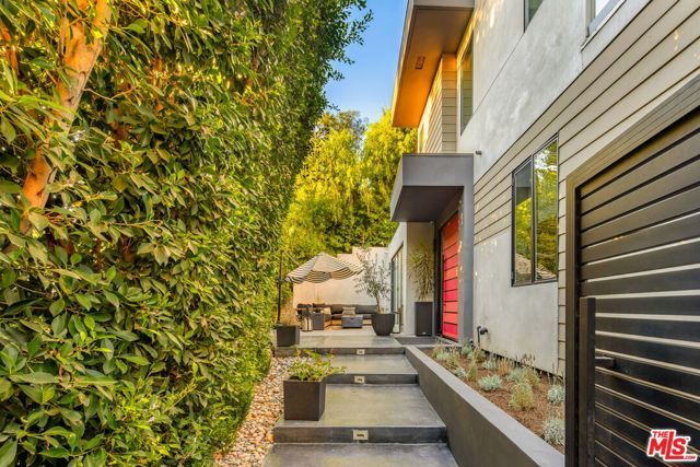 2260 Alcyona Drive, Los Angeles, CA 90068