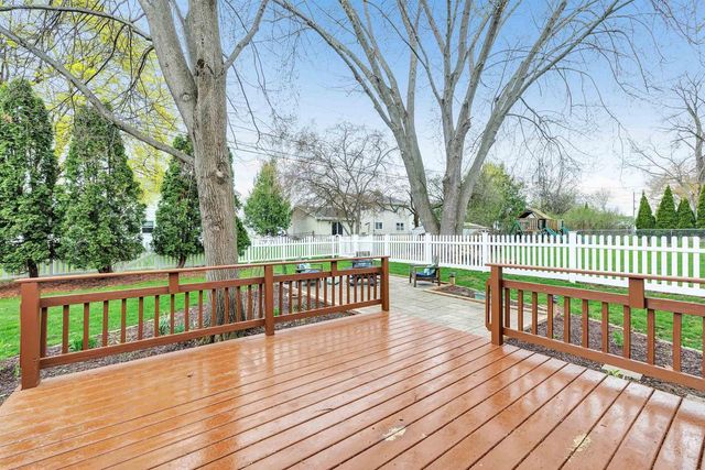 426 CUSTER COURT, Green Bay, WI 54301