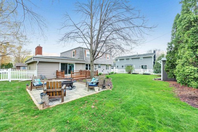 426 CUSTER COURT, Green Bay, WI 54301