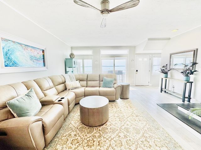12 Marina Dr 12, Hull, MA 02045
