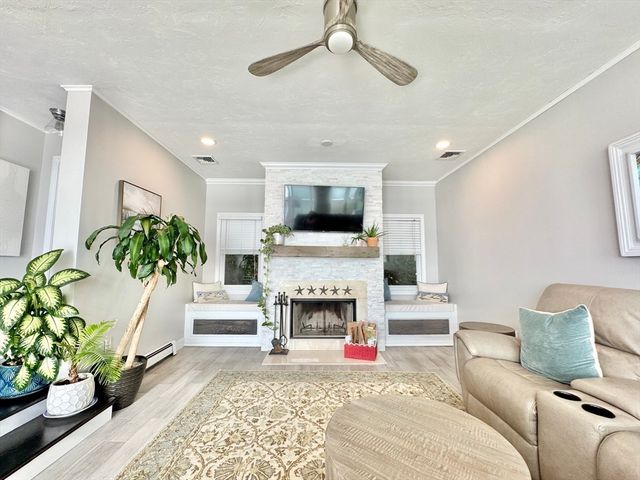 12 Marina Dr 12, Hull, MA 02045