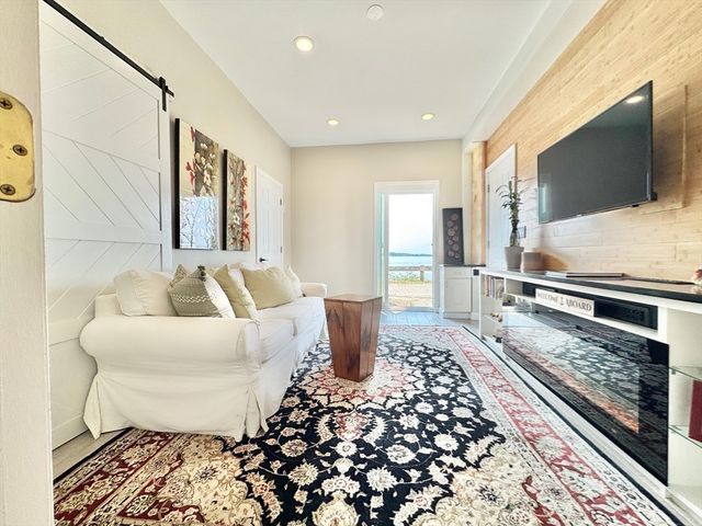 12 Marina Dr 12, Hull, MA 02045