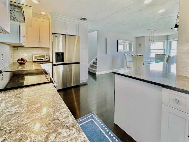 12 Marina Dr 12, Hull, MA 02045