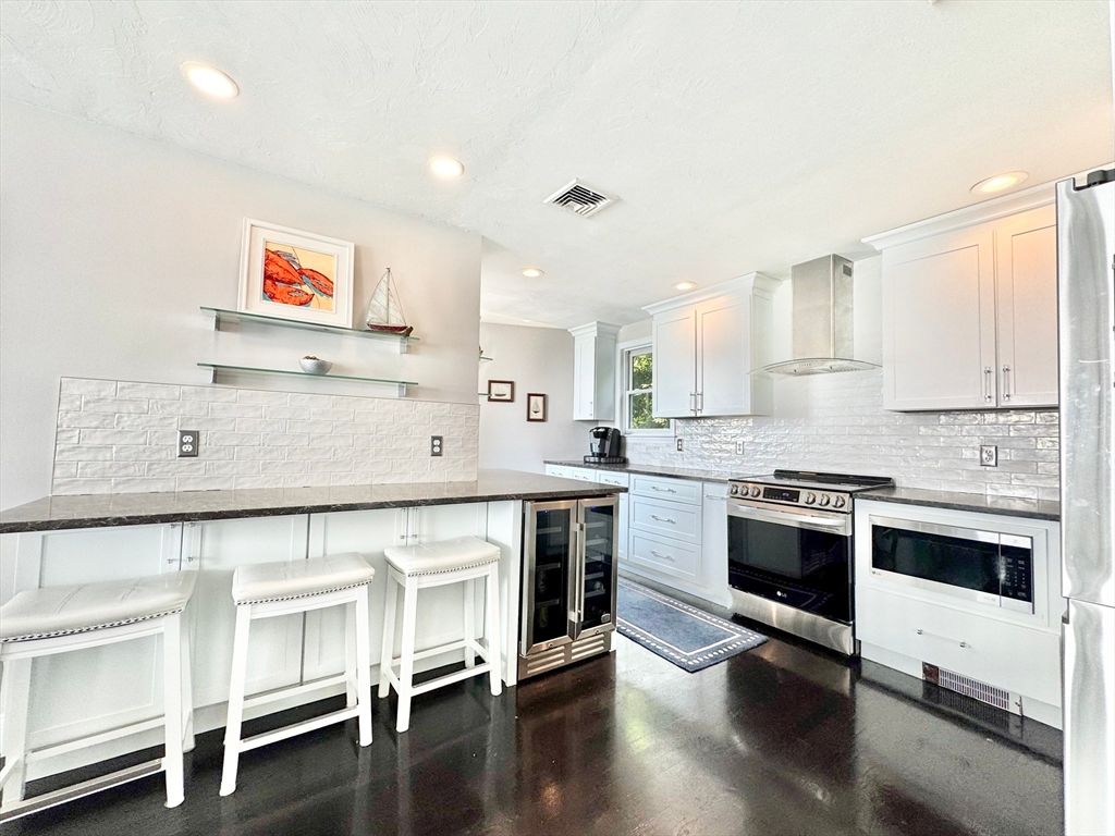 12 Marina Dr 12, Hull, MA 02045