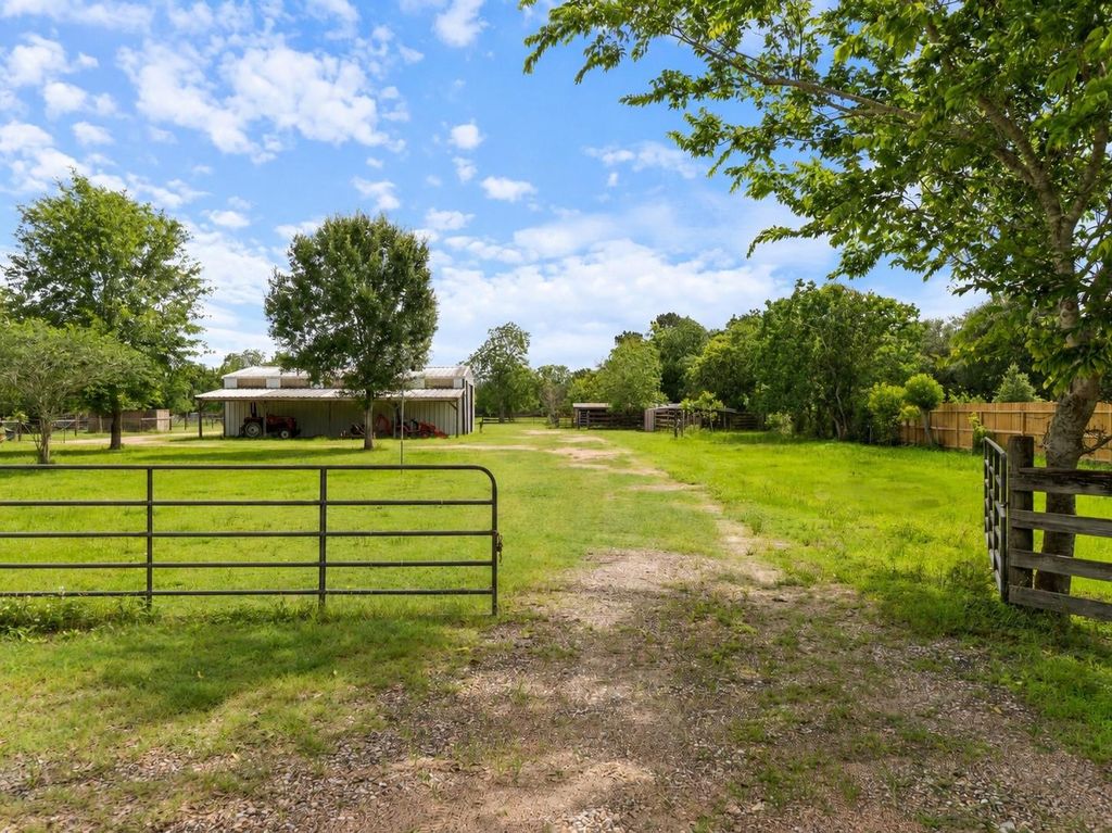 4711 Baker Road, Needville, TX 77461