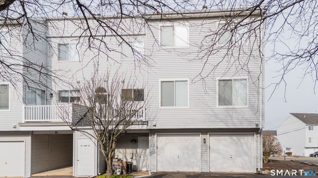 86 Staffordshire Commons Drive, Wallingford, CT 06492