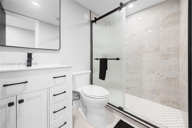 2302 S Cypress Bend Dr 306, Pompano Beach, FL 33069