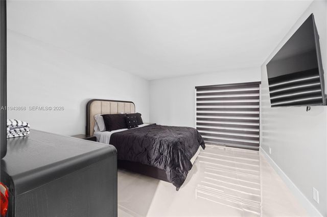 2302 S Cypress Bend Dr 306, Pompano Beach, FL 33069