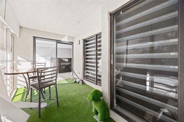 2302 S Cypress Bend Dr 306, Pompano Beach, FL 33069